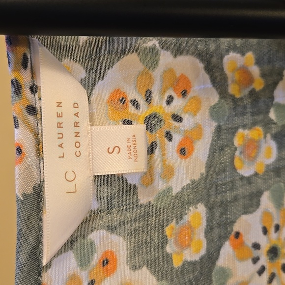 LC Lauren Conrad White and Green Smocked 3/4 Sleeve Blouse - Picture 3 of 3